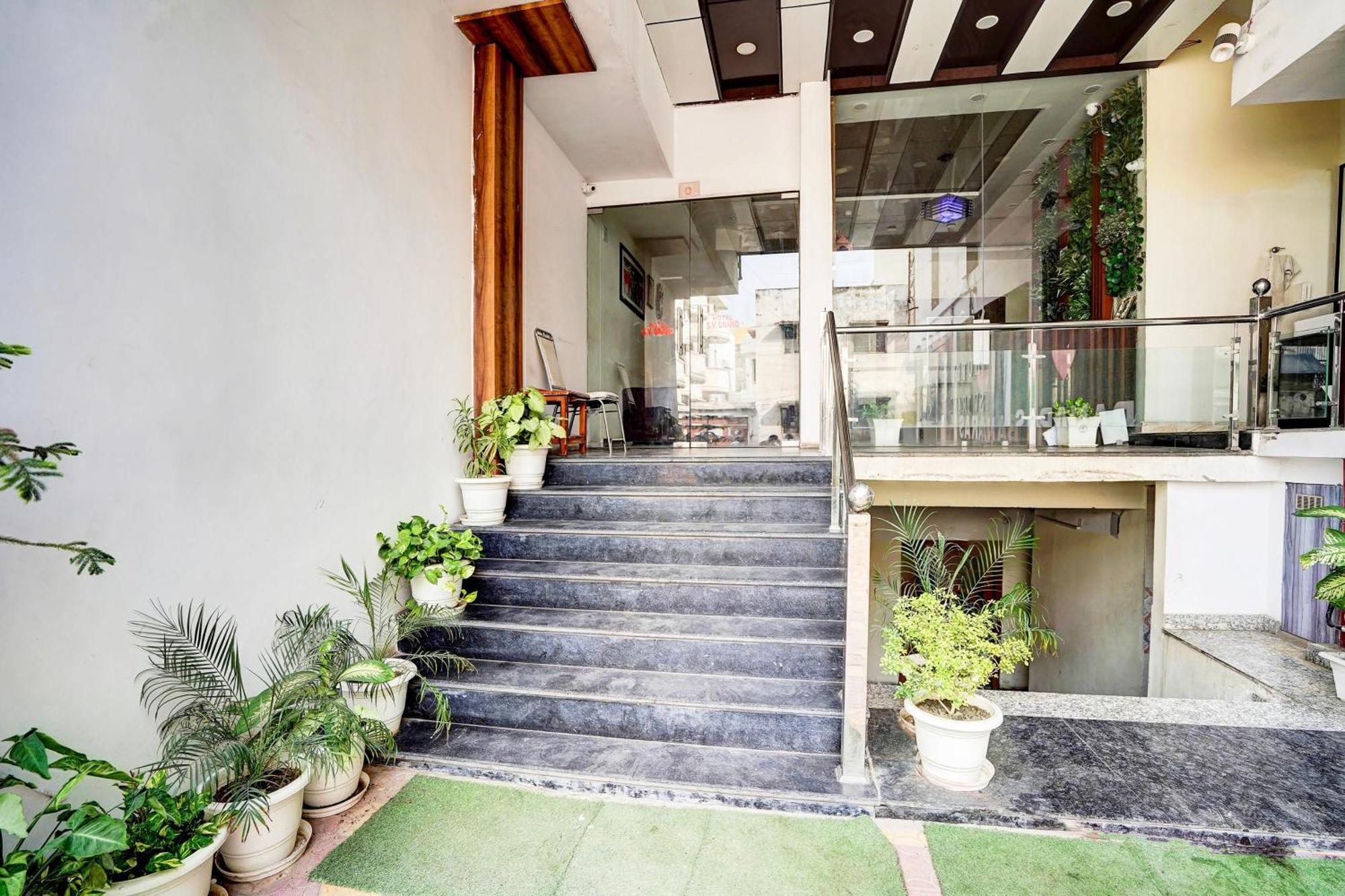 Townhouse Ram Katora Near Vishwanath Temple Formerly Sv Grand Hotel Váránaszi Kültér fotó
