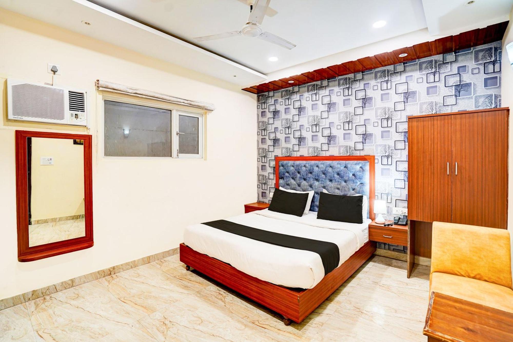 Townhouse Ram Katora Near Vishwanath Temple Formerly Sv Grand Hotel Váránaszi Kültér fotó